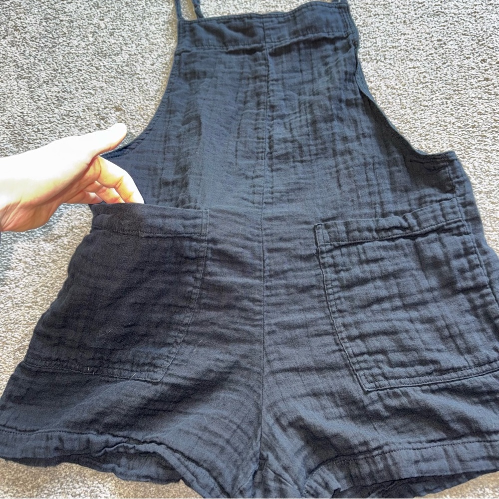 Lotus & Luna 100% cotton Small Black Romper With Pockets - Picture 5 of 6